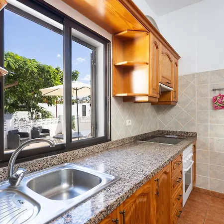 Semesterbostad Drago *